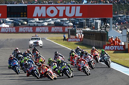 Mulai 2018, baju balap MotoGP wajib dilengkapi airbag