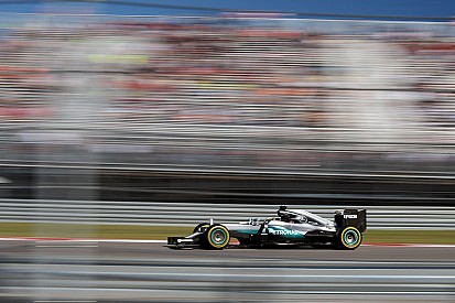 Hamilton manda y Mercedes aplasta