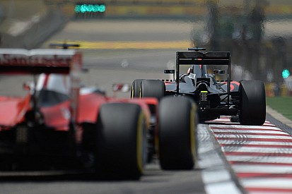 Vettel le dice "idiota" a Alonso