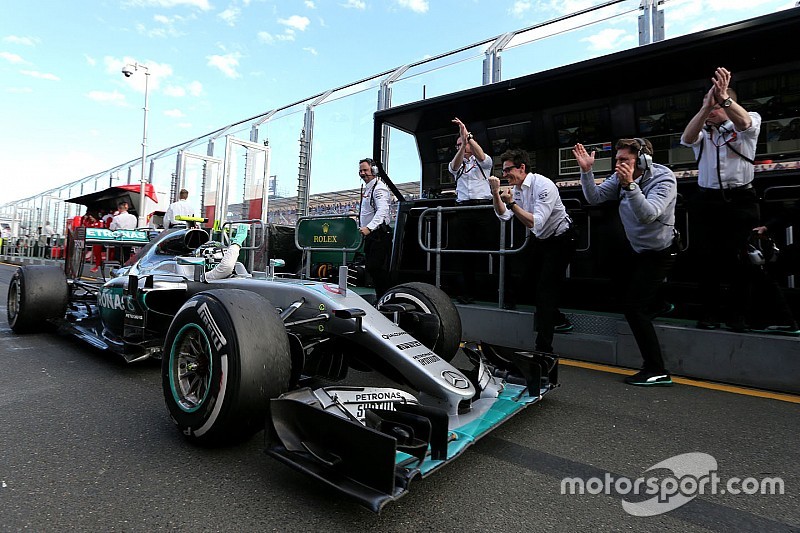 Mercedes supera su propio récord de victorias en una misma temporada
