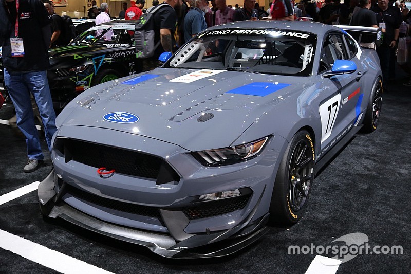 Ford lève le voile sur la Mustang GT4