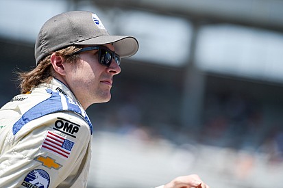 J.R. Hildebrand remplace Josef Newgarden