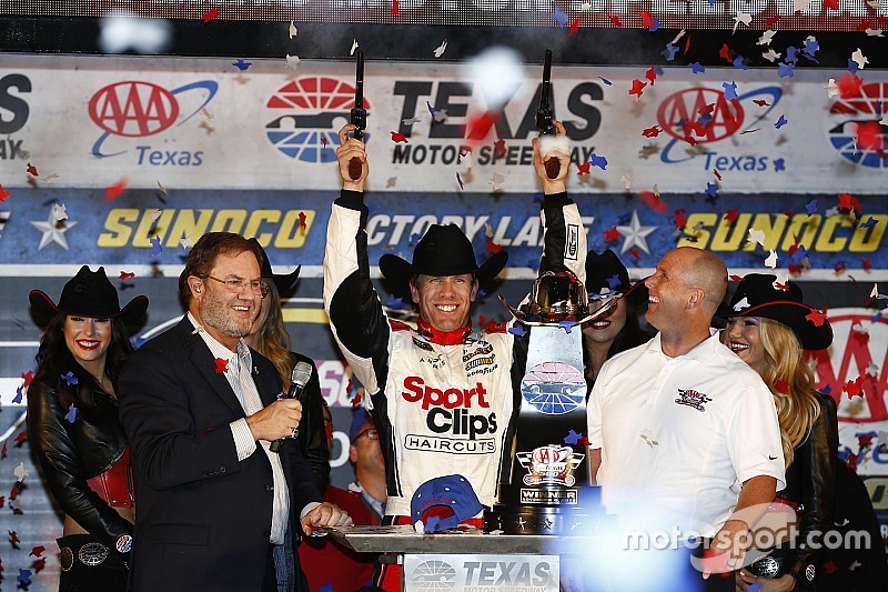 La pioggia interrompe la gara in Texas e lancia in finale Carl Edwards