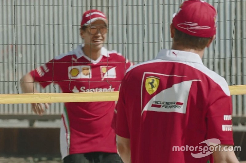 Video: Vettel y Raikkonen se enfrentan en un partido de voley playa