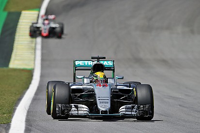 Hamilton dominó el viernes de Interlagos