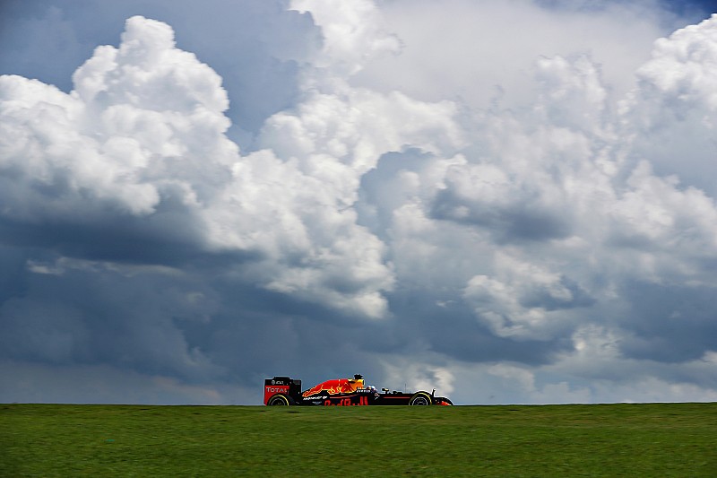 Verstappen y Ricciardo llaman a la lluvia para influir en la lucha por el título