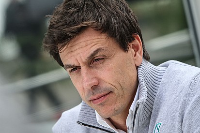Wolff resta importancia a los rumores de su llamada a Verstappen
