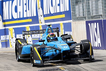 Formule E Marrakesh: Buemi snelst in tweede training, Bird crasht