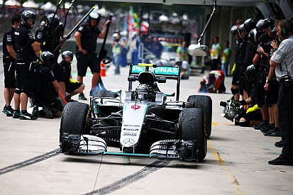 Mueven el cajón de pits de Mercedes para evitar un salto