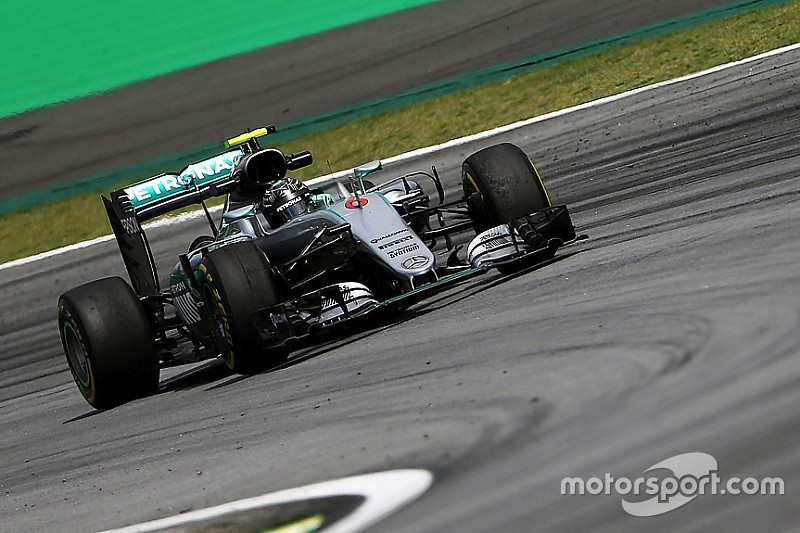 Formel 1 in Brasilien: Der Regen ist da, Nico Rosberg fährt Bestzeit