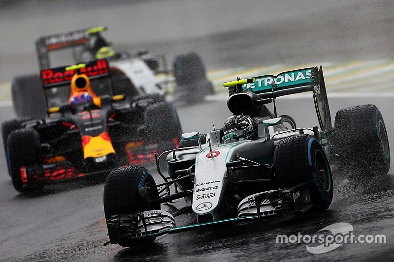 Ecclestone ingin F1 gelar dua balapan pendek tiap GP