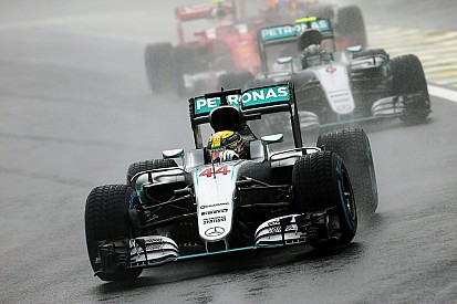Pirelli se reúne con pilotos sobre los neumáticos para lluvia