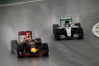 La F1 vivió 866 adelantamientos durante la temporada 2016