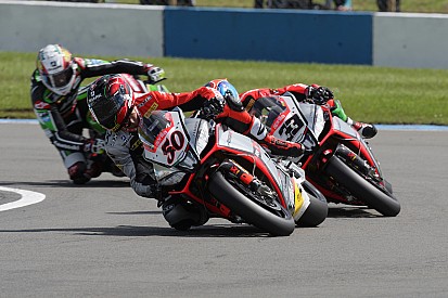 Les marques du WSBK - Aprilia : un retard parfaitement comblé