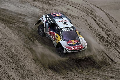 Loeb domina la octava etapa y lidera el Dakar