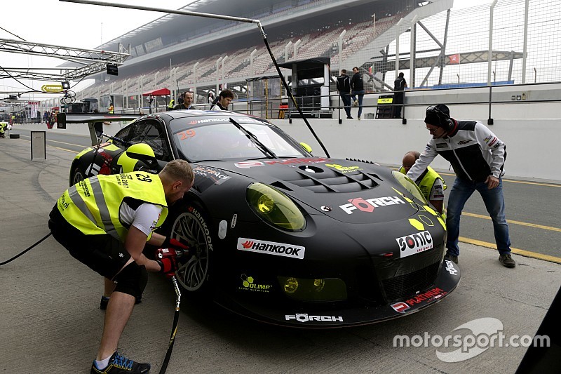 24H Dubai: Magyar kategóriagyőzelem, Kubica és Vergne kiesett