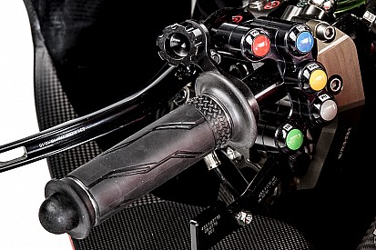 Los cinco pulsadores para volar con la Ducati