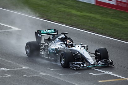 Pirelli wil minstens één natte testdag in Barcelona
