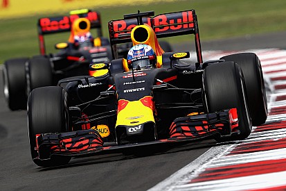 Webber pronostica que Ricciardo batirá a Verstappen en 2017