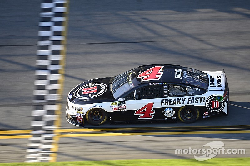 Harvick gana la etapa 2 de las 500 de Daytona