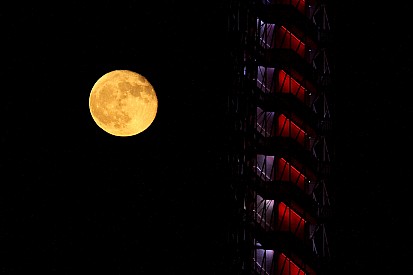 Ferrari et McLaren, de la Terre à la Lune en F1