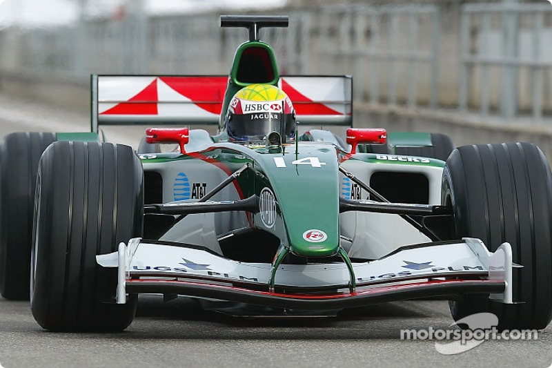 Mark Webber test ediyoryeni Jaguar R5
