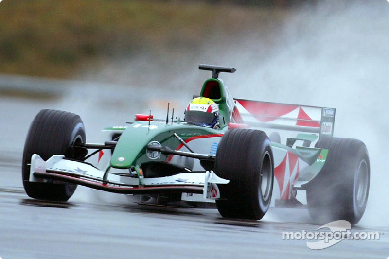 Mark Webber test ediyoryeni Jaguar R5, Ford'in Proving Ground Lommel, Belgium