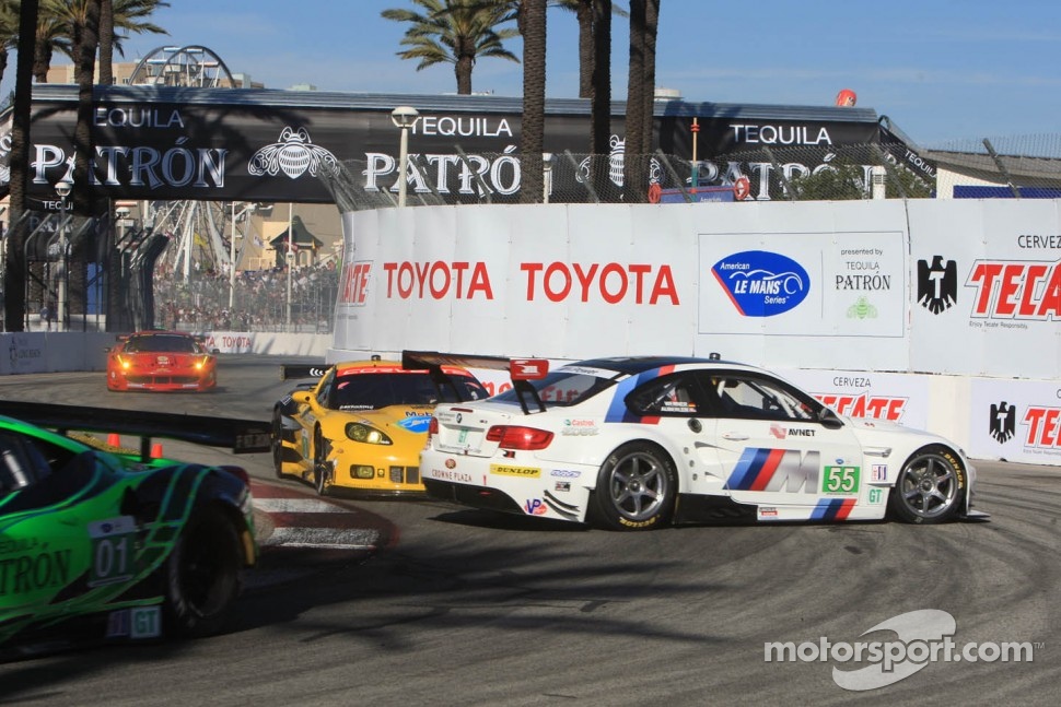 #55 BMW Motorsport BMW M3 GT: Bill Auberlen, Dirk Werner pushed by #3 Corvette Racing Chevrolet Corvette C6 ZR1: Olivier Beretta, Tom Milner