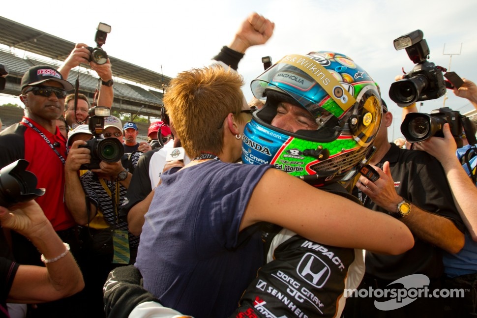 Pole winner Alex Tagliani, Sam Schmidt Motorsports celebrates with wife Bronte