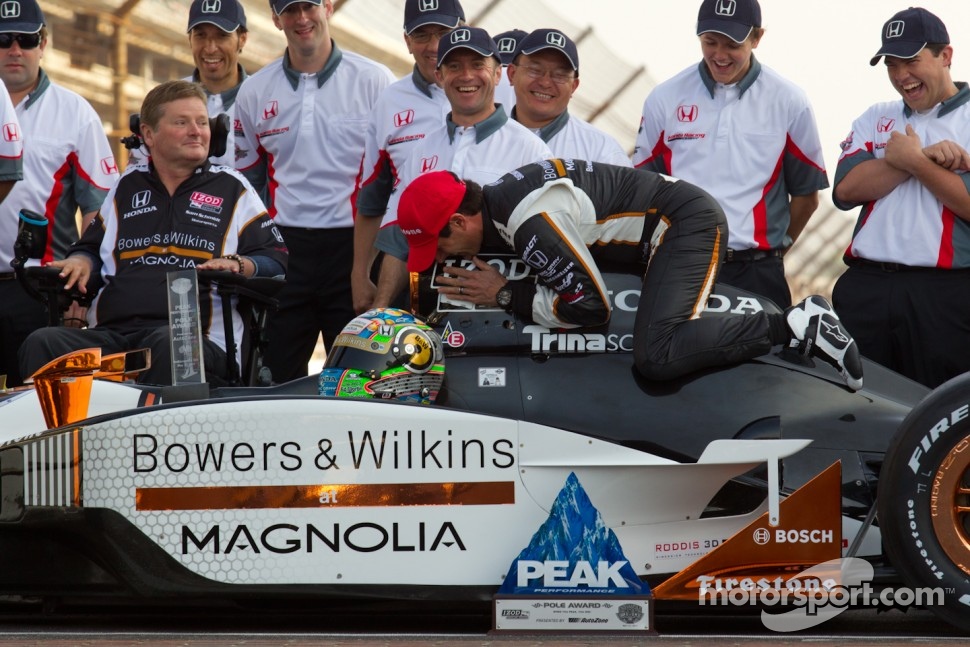 Front row photoshoot: pole winner Alex Tagliani, Sam Schmidt Motorsports shares a moment his car