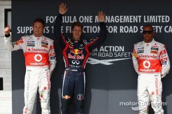 Jenson Button, McLaren Mercedes with pole man Sebastian Vettel, Red Bull Racing and Lewis Hamilton, McLaren Mercedes