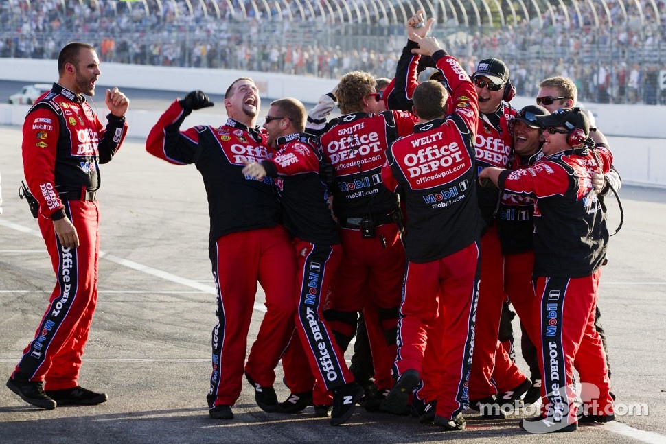 Stewart-Haas Racing Chevrolet celebrates the win