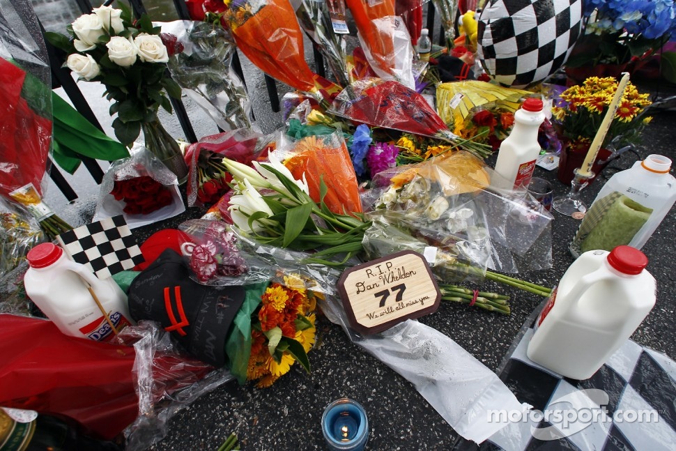 Fans pay tribute to Dan Wheldon at the Indianapolis Motor Speedway gates