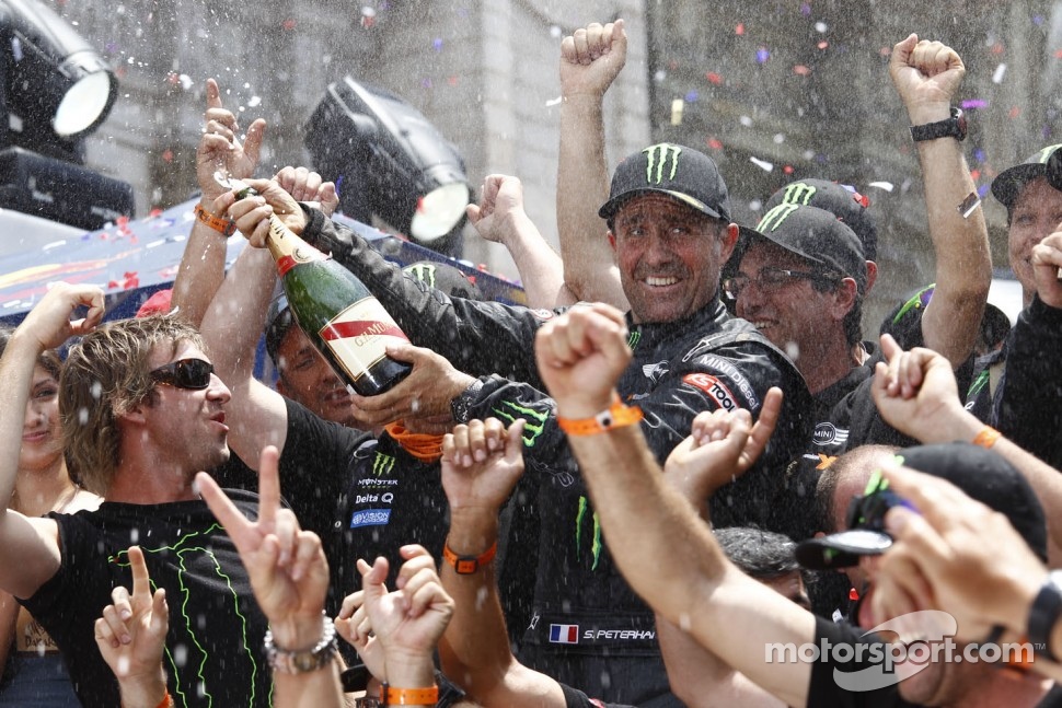 Podium: first place in Car category Stéphane Peterhansel