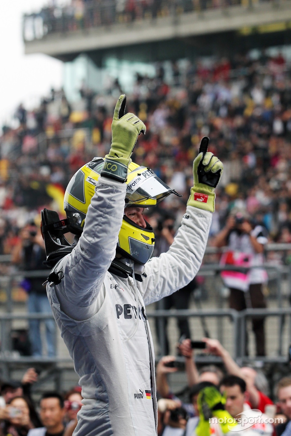 Race winner Nico Rosberg, Mercedes AMG F1 celebrates