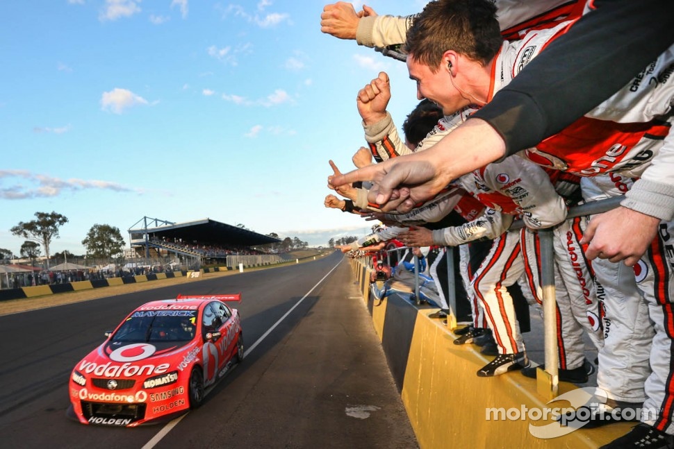 Jamie Whincup, Team Vodafone takes the win