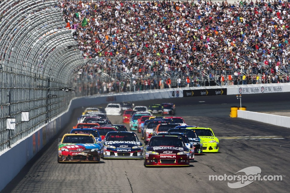 Start: Jeff Gordon leads