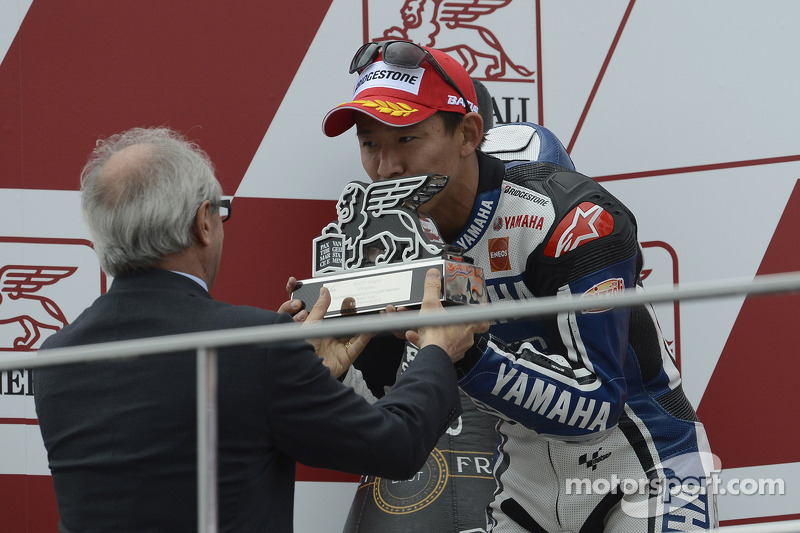 Подіум: друге місце Катсуюкі Накасуга, Yamaha Factory Racing