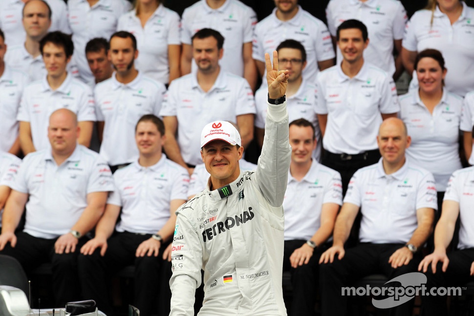 Michael Schumacher, Mercedes AMG F1 at a farewell to F1 team photograph