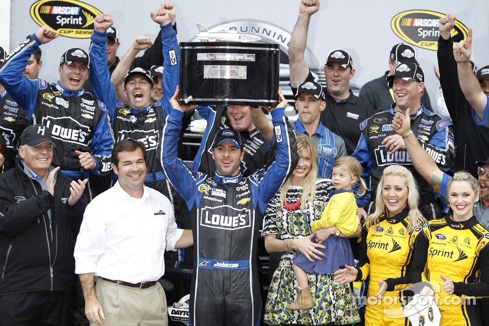 Victory lane: winner Jimmie Johnson, Hendrick Motorsports Chevrolet
