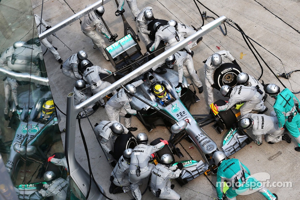 Nico Rosberg, Mercedes AMG F1 W04 makes a pit stop