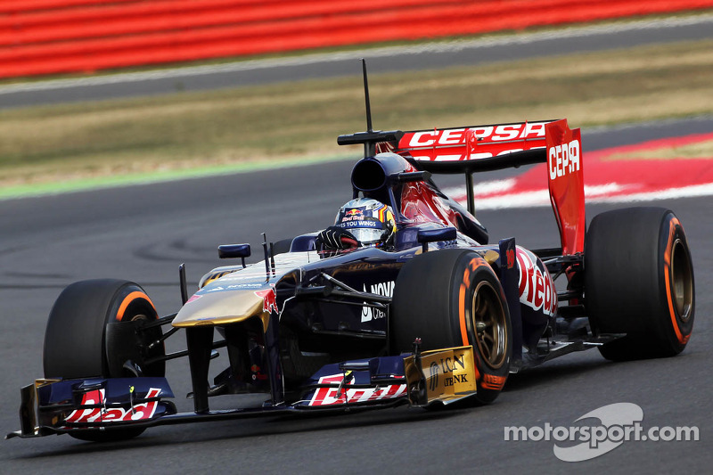 Карлос Сайнс-мол., Toro Rosso STR8 Ferrari