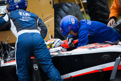 Addetti alla sicurezza al lavoro dopo l'incidente di Jules Bianchi, Marussia F1 Team