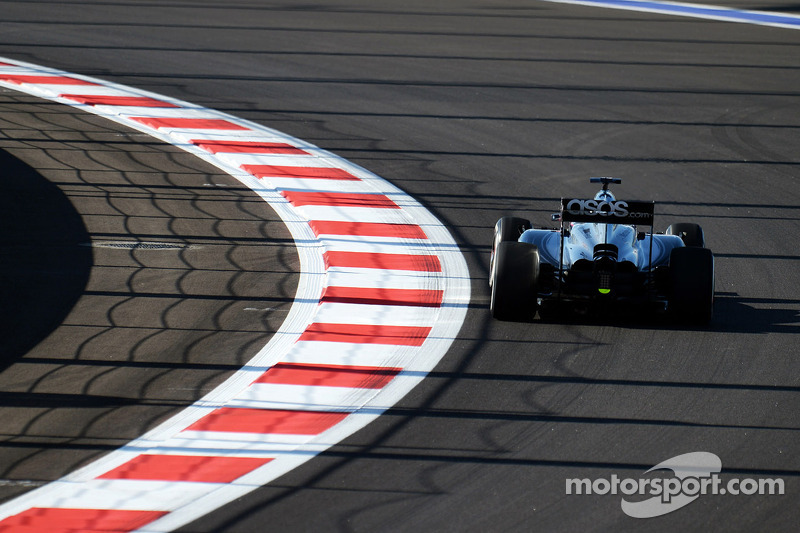 http://cdn-9.motorsport.com/static/img/mgl/1700000/1770000/1773000/1773000/1773029/s8/f1-russian-gp-2014-jenson-button-mclaren-mp4-29.jpg