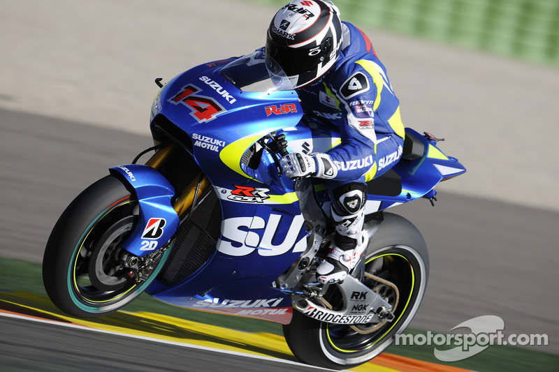 Randy de Puniet saat menggeber Suzuki GSX-RR versi awal pada latihan bebas GP Valencia 2014 di Sirkuit Ricardo Tormo.