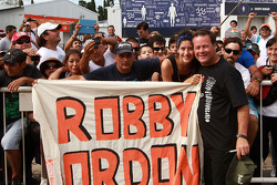 Robby Gordon mit Fans