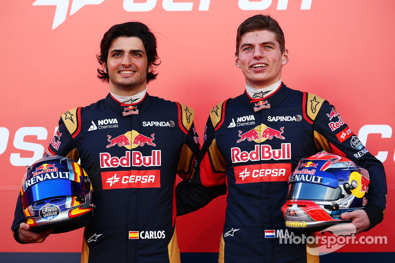Entraram Max Verstappen e Carlos Sainz, parceiros de equipe por um ano e meio.