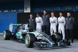 Der Mercedes AMG F1 W06 wird enthüllt: Paddy Lowe, Mercedes AMG F1, Teamchef; Toto Wolff, Mercedes-S