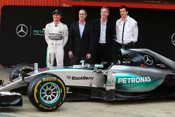 Qualcomm será el proveedor de tecnología de Mercedes AMG F1; Derek Aberle, presidente de Qualcomm; ; Toto Wolff, Mercedes AMG F1 accionista y director ejecutivo