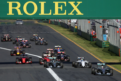 Start: Lewis Hamilton, Mercedes AMG F1 Team, leidt